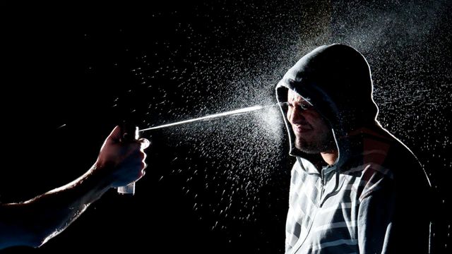 Bình xịt hơi cay dạng tia đánh trúng mục tiêu ngay lập tức