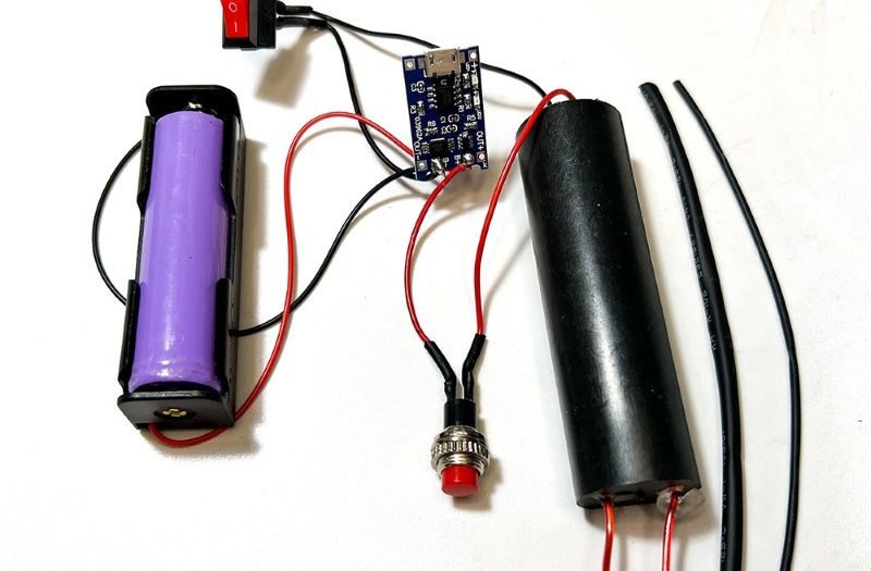 Có nên tự chế roi điện? Nguy hiểm tiềm ẩn và rủi ro pháp lý Có nên tự chế roi điện? Nguy hiểm tiềm ẩn và rủi ro pháp lý