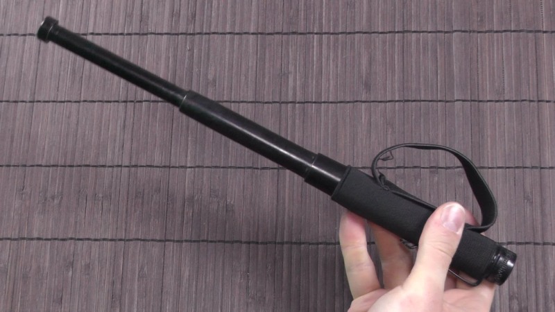 Sử dụng gậy 3 khúc tự vệ